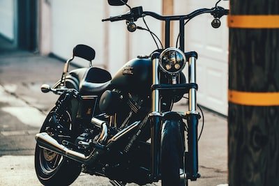Yamaha XJR 1300 : Comment vérifier la pression des pneus ?
