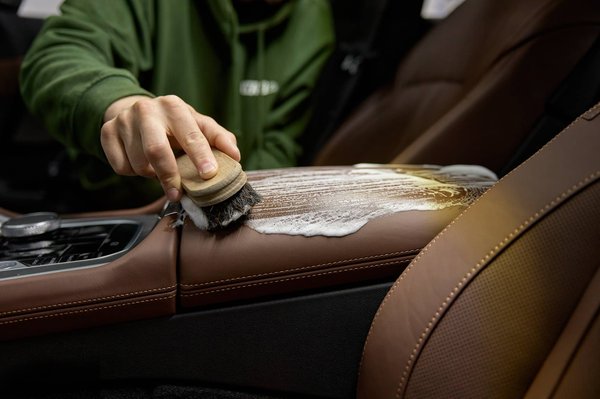 Conseils pratiques pour choisir le nettoyage cuir voiture