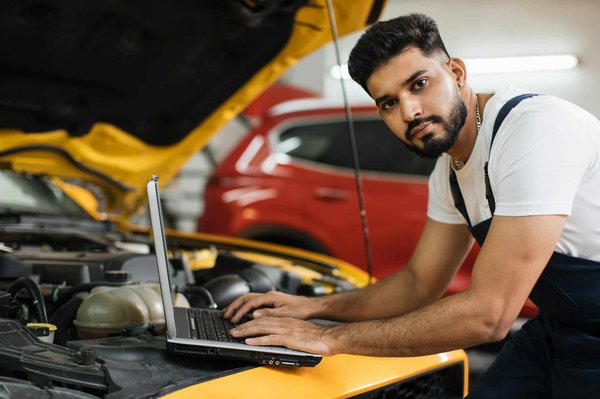 Quels sont les caractéristiques clés de l'outil de diagnostic automobile DS 150E ?