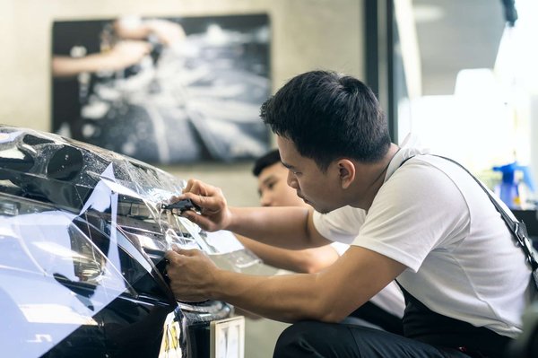Pose de stickers auto : quelle technique choisir ?