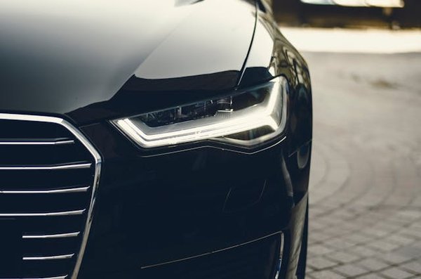 Quels sont les avantages d'une pompe à carburant électrique sur une voiture ancienne avec un moteur à carburateur?